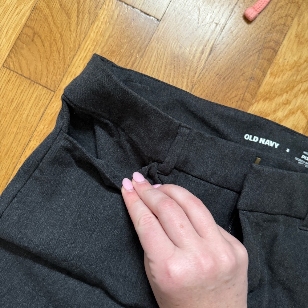 Old Navy Charcoal High-Rise Pixie Pants - Picture 4 of 6